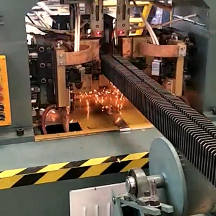 1642210373975693.jpg H型翅片管焊機11.jpg